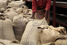 Charger l'image dans la galerie, Café Titus - RWANDA
