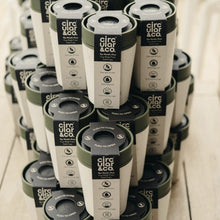 Charger l&#39;image dans la galerie, Tasse recyclée blanc &amp; noir - Circular&amp;Co
